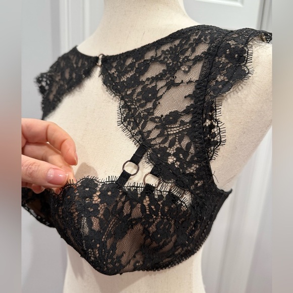 Victoria’s Secret Elegant Black Lace Bralette 34D - Picture 3 of 7